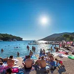 Lucija Mari *