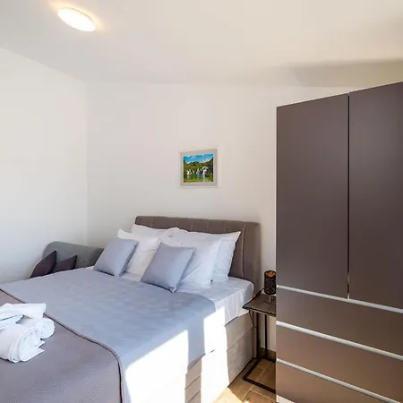 Lucija Mari Apartment