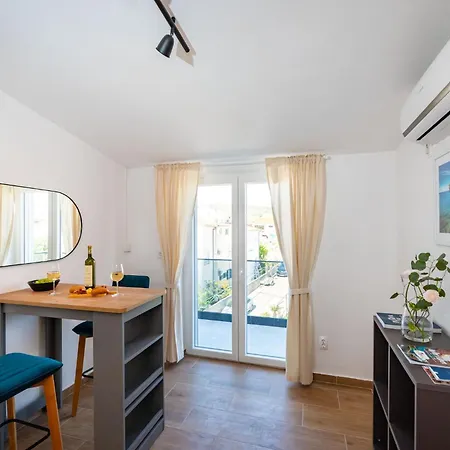Lucija Mari * Tribunj (Sibenik-Knin)