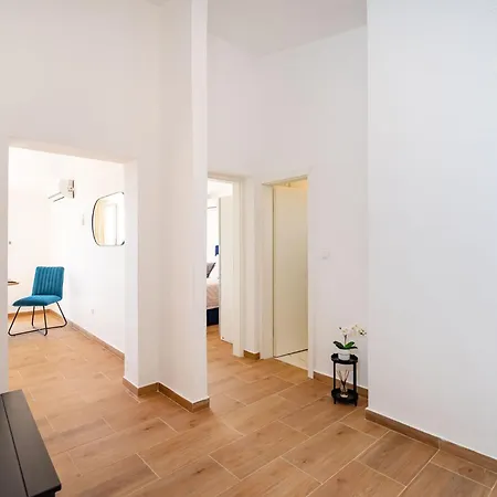 Apartment Lucija Mari *