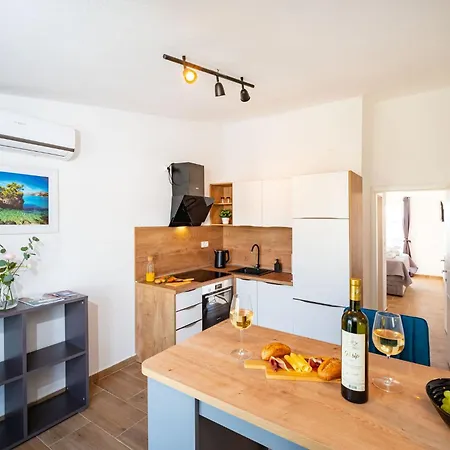 Lucija Mari Apartment