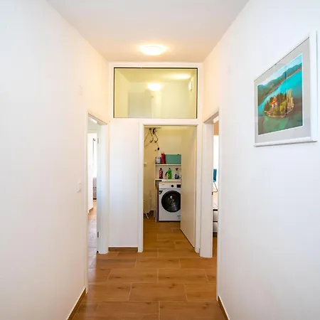 Apartment Lucija Mari