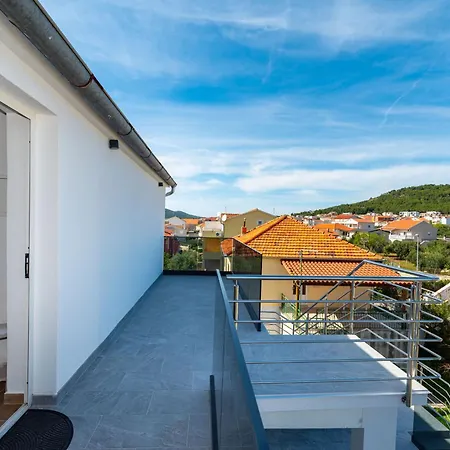 Lucija Mari Apartment *
