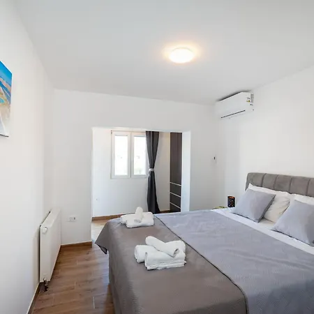 Lucija Mari Apartment *
