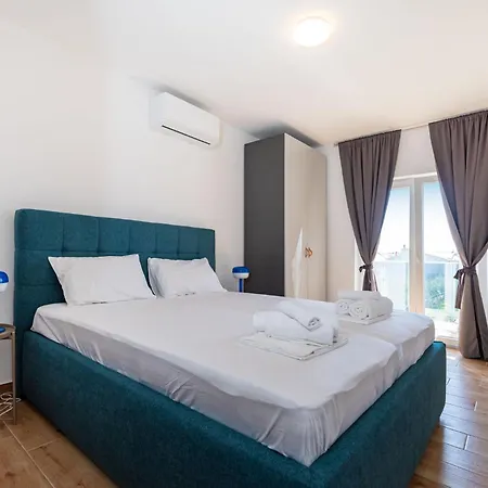 Lucija Mari Apartment *