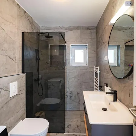 Apartment Lucija Mari *