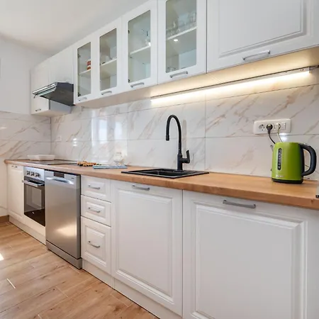 Apartment Lucija Mari
