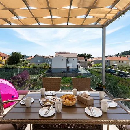 Lucija Mari Apartment *