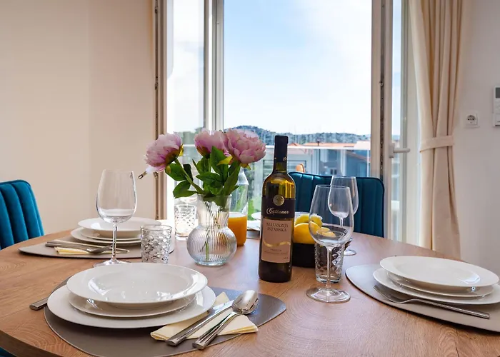 Lucija Mari דירה *